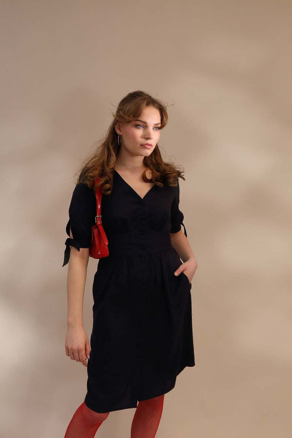 Sukienka mini zapinana na guziczki Sophie czarna