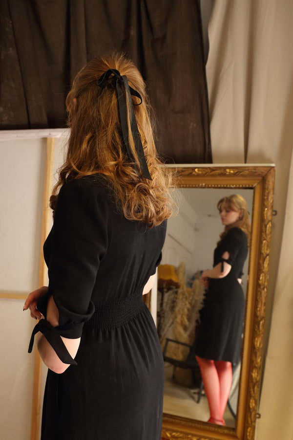Sukienka mini zapinana na guziczki Sophie czarna